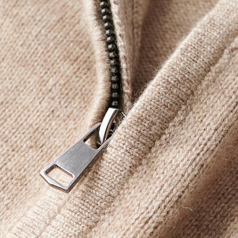Comfortable men's sweater with zipper | perfect for all seasons