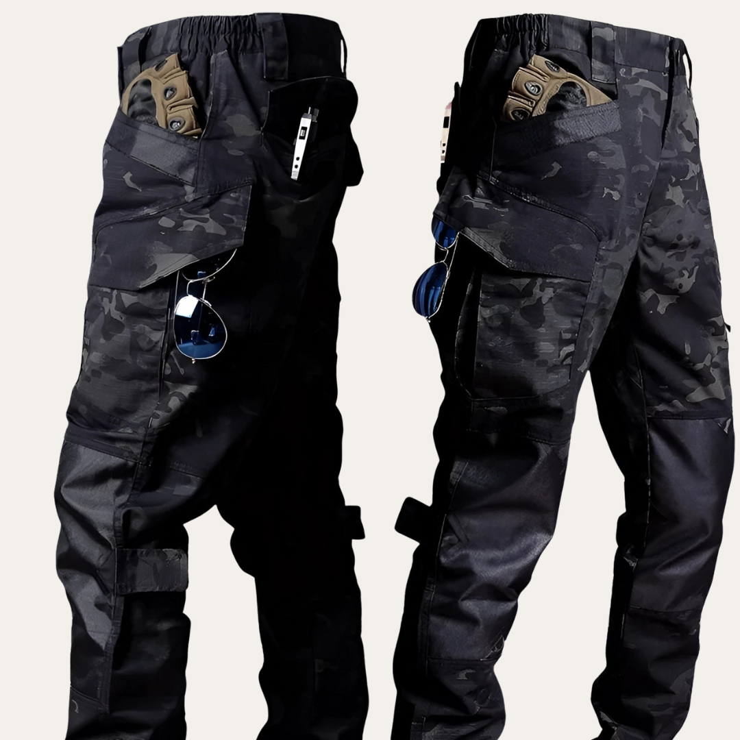 Tenue tactique homme avec design multi-camouflage