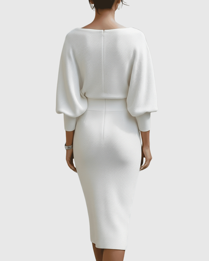 Robe midi blanche drapée avec manches chauve-souris