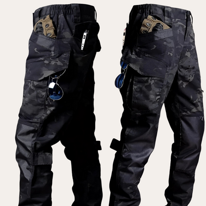 Tenue tactique homme avec design multi-camouflage
