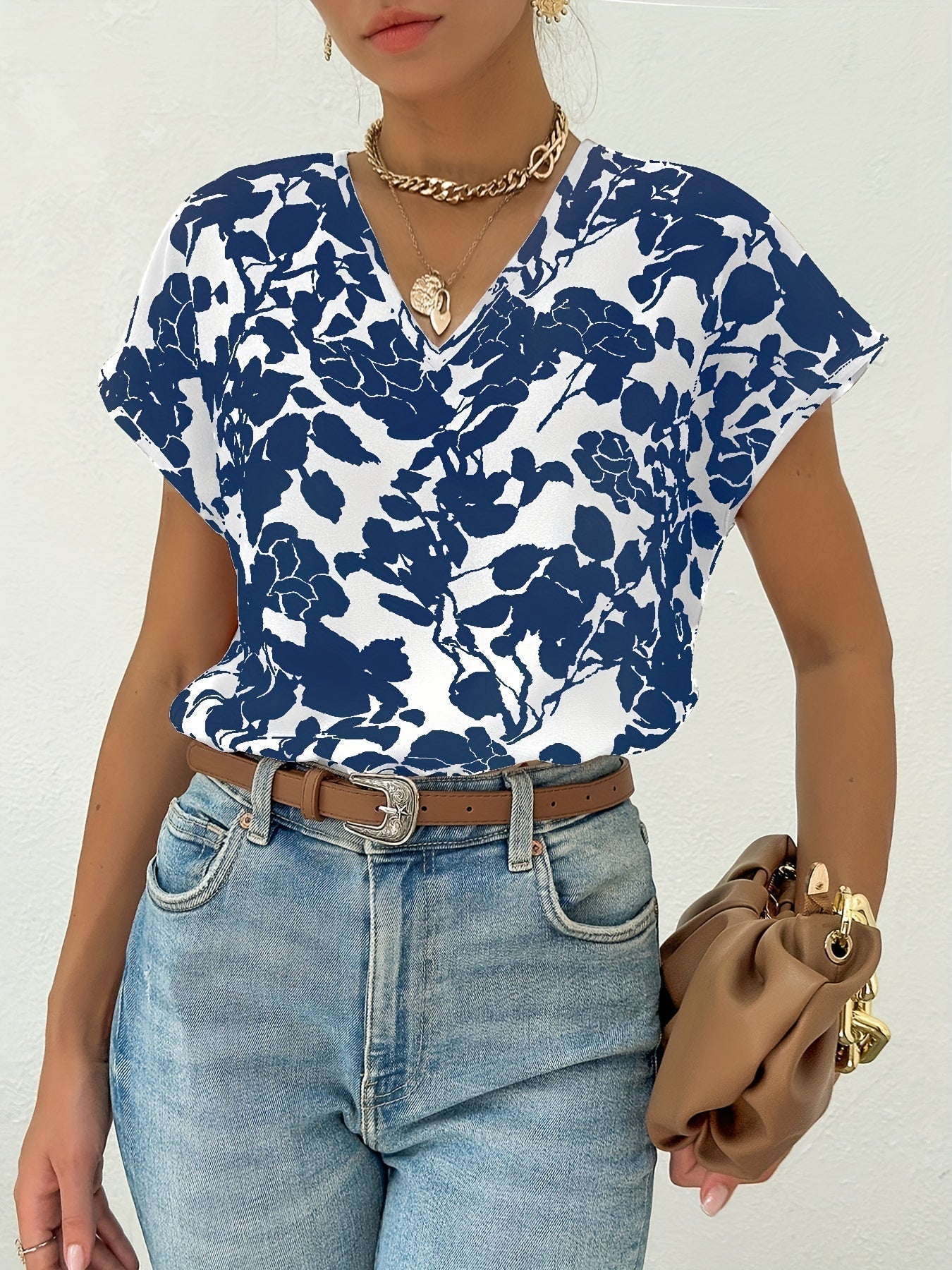 Blouse fleurie avec col en V