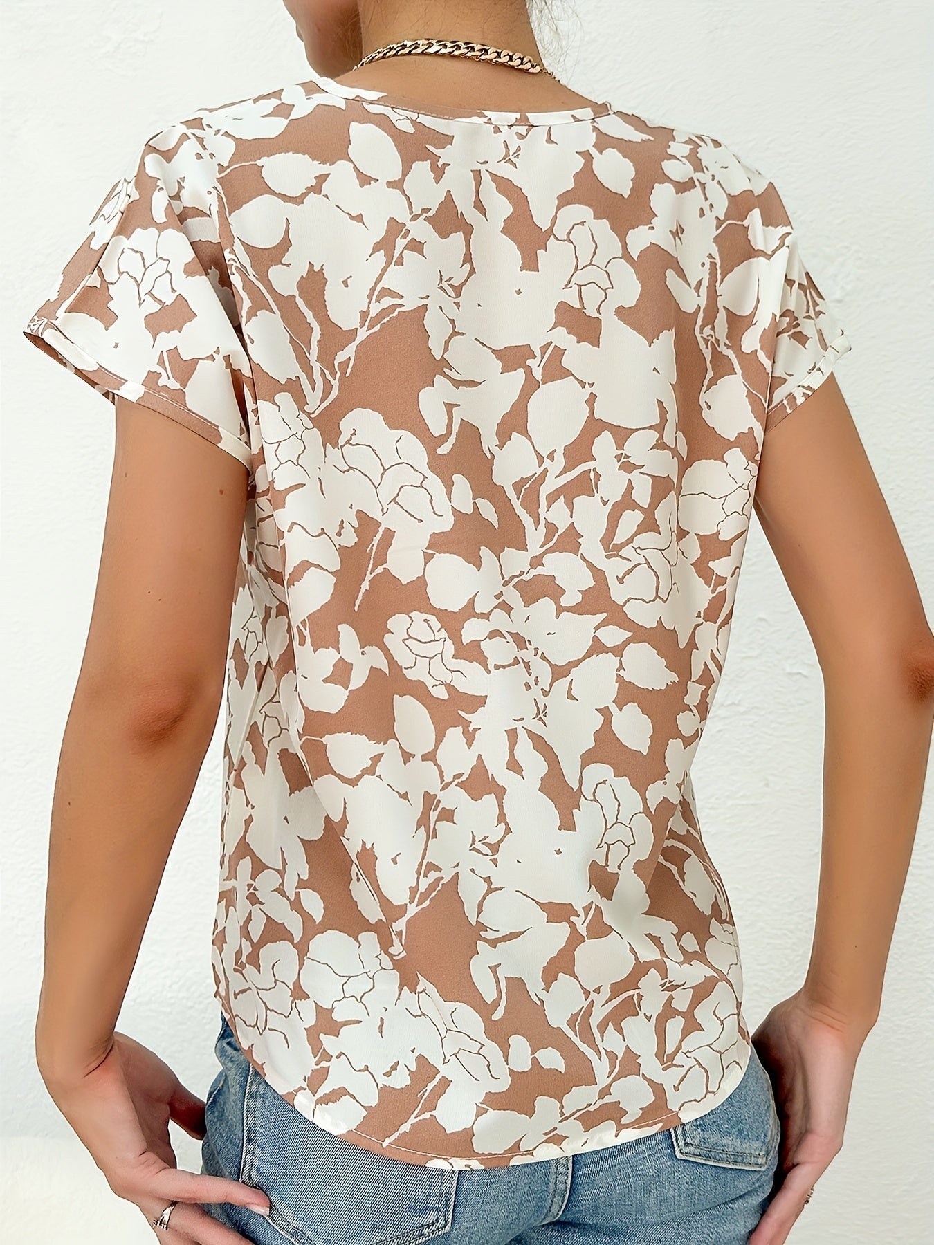Blouse fleurie avec col en V