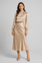 Robe midi élégante en satin à taille haute