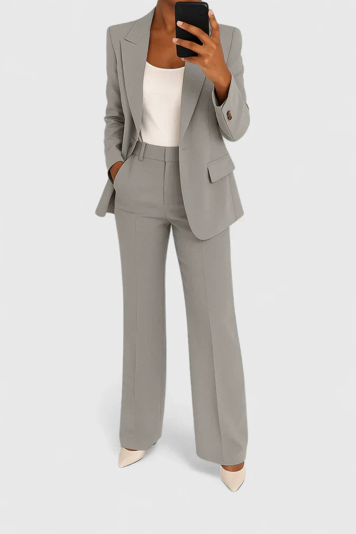 Ensemble élégant de costume deux pièces