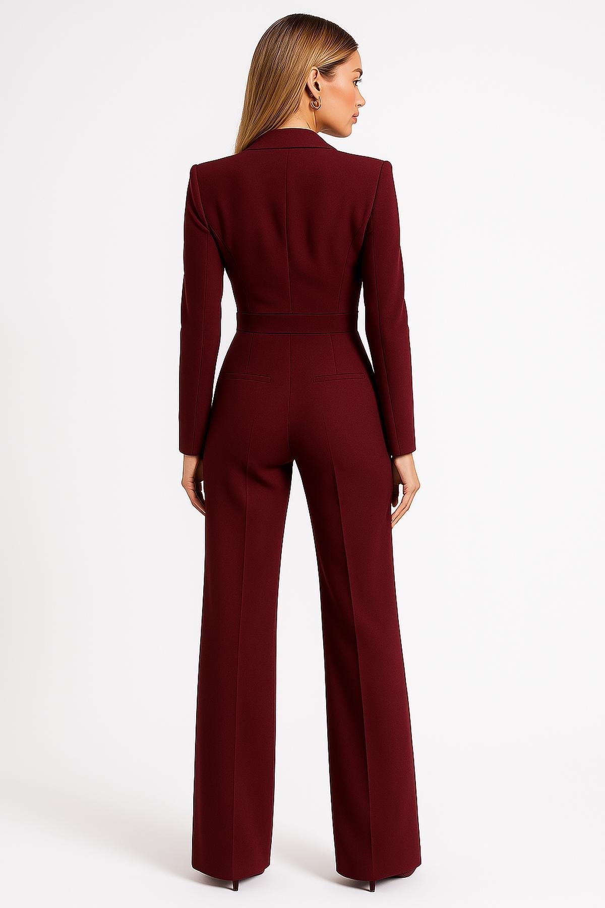 Elegant wrap jumpsuit with long sleeves – the ideal feminine silhouette for the office and evening.