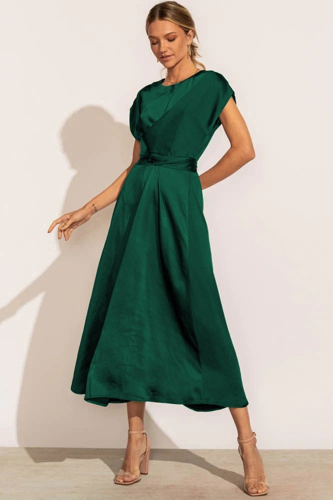 Robe midi élégante en satin