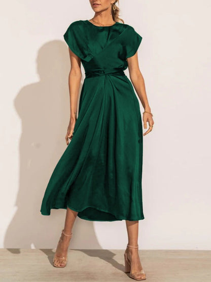 Robe midi élégante en satin