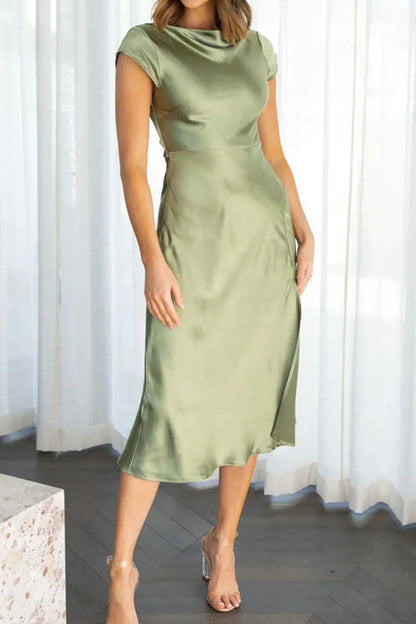 Robe midi élégante en satin