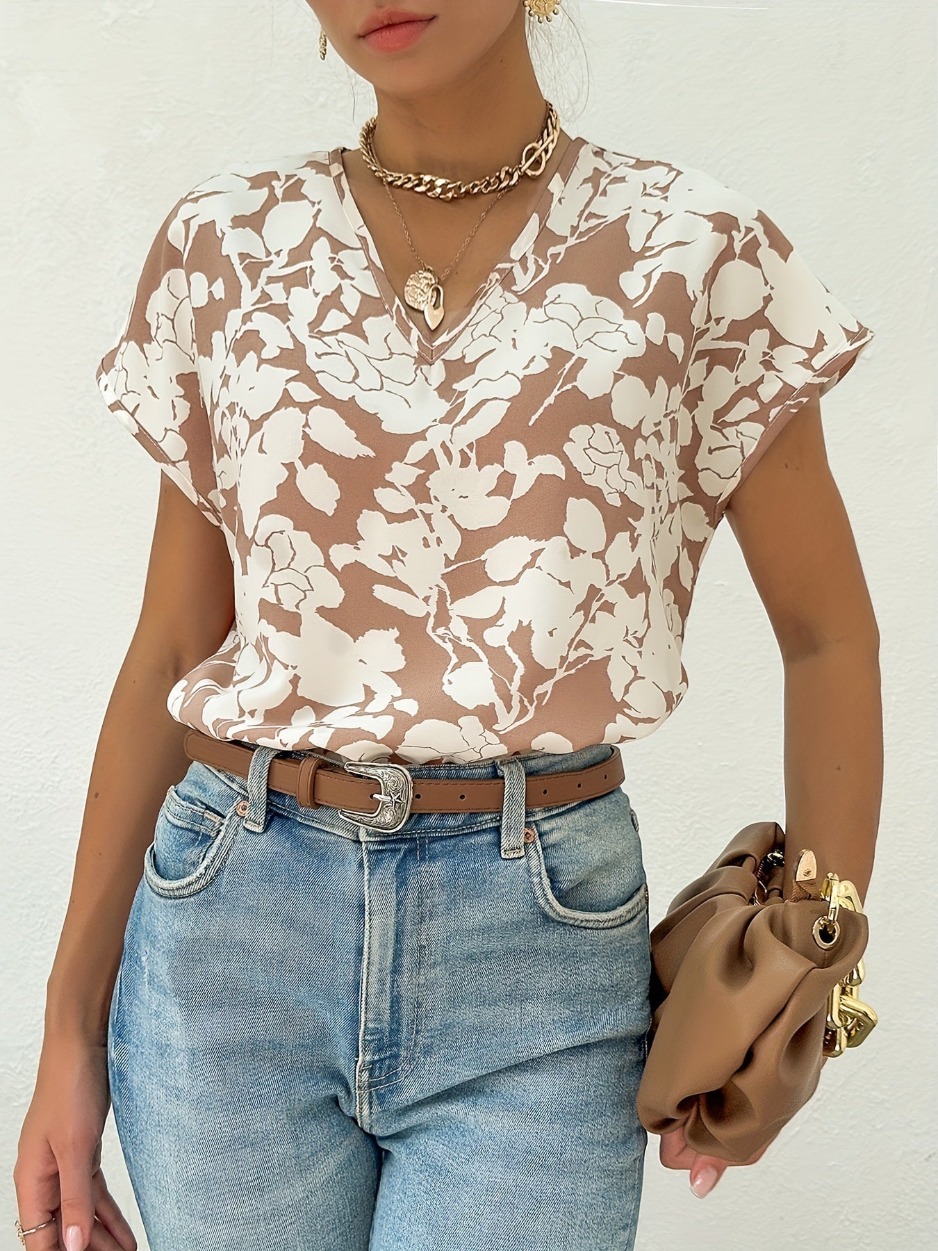 Blouse fleurie avec col en V