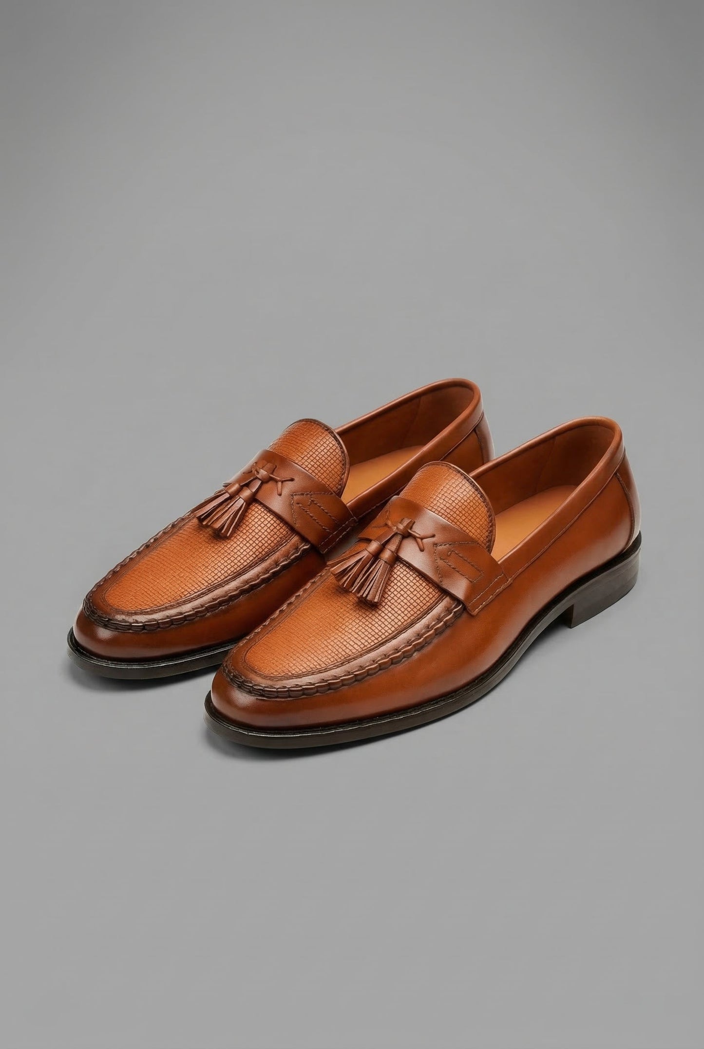 Mocassins classiques tressés pour hommes avec pompons