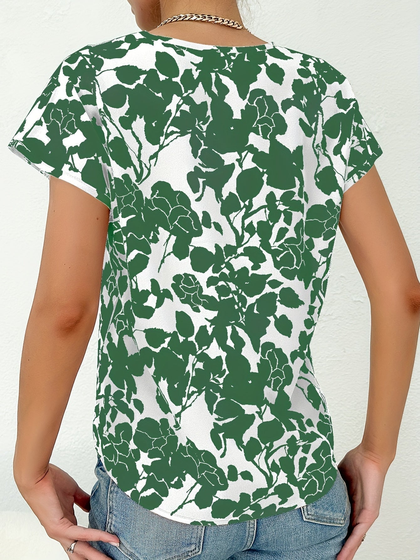 Blouse fleurie avec col en V