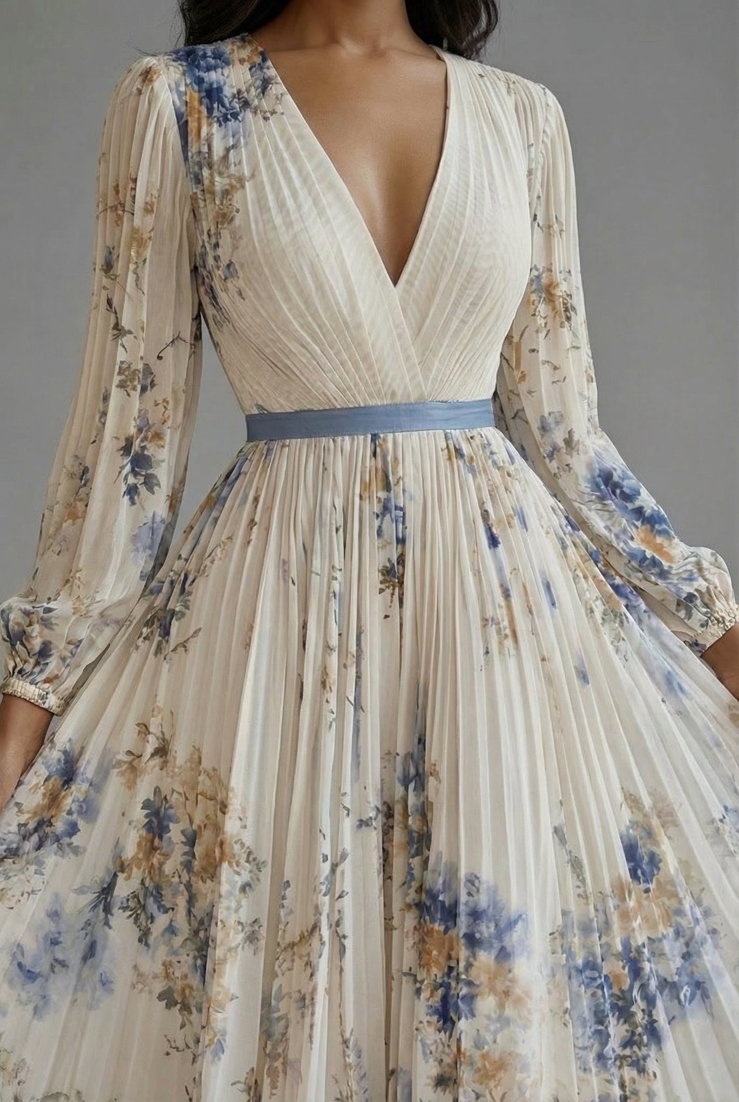 Robe maxi Ascot florale avec décolleté en V et manches longues