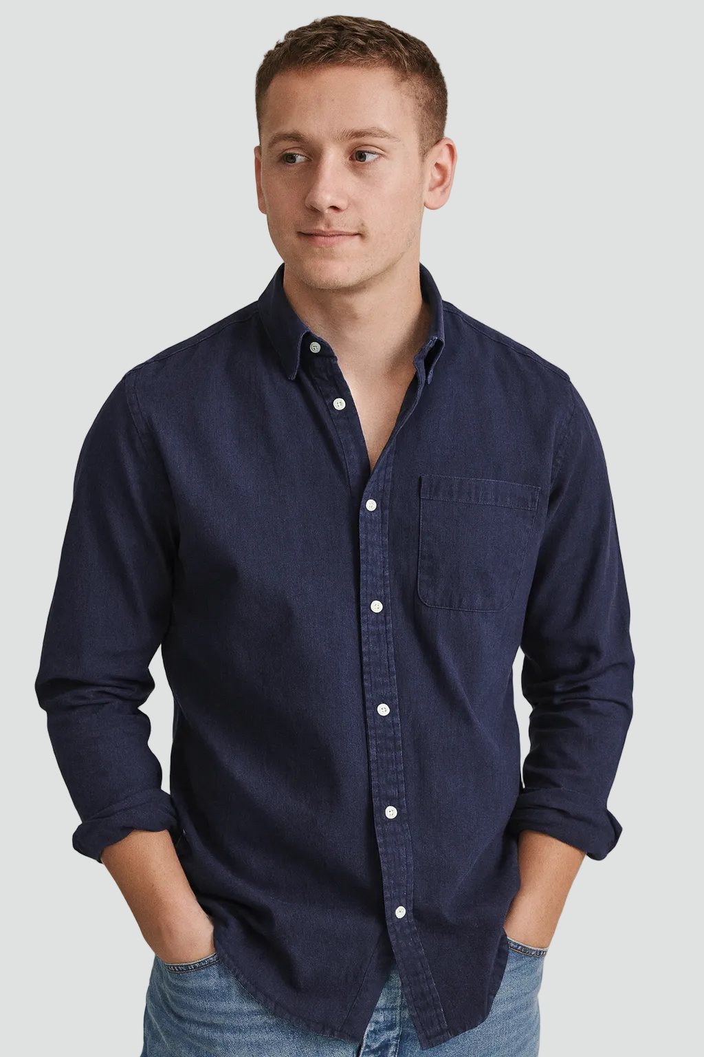 Chemise en lin homme à manches longues et coupe régulière