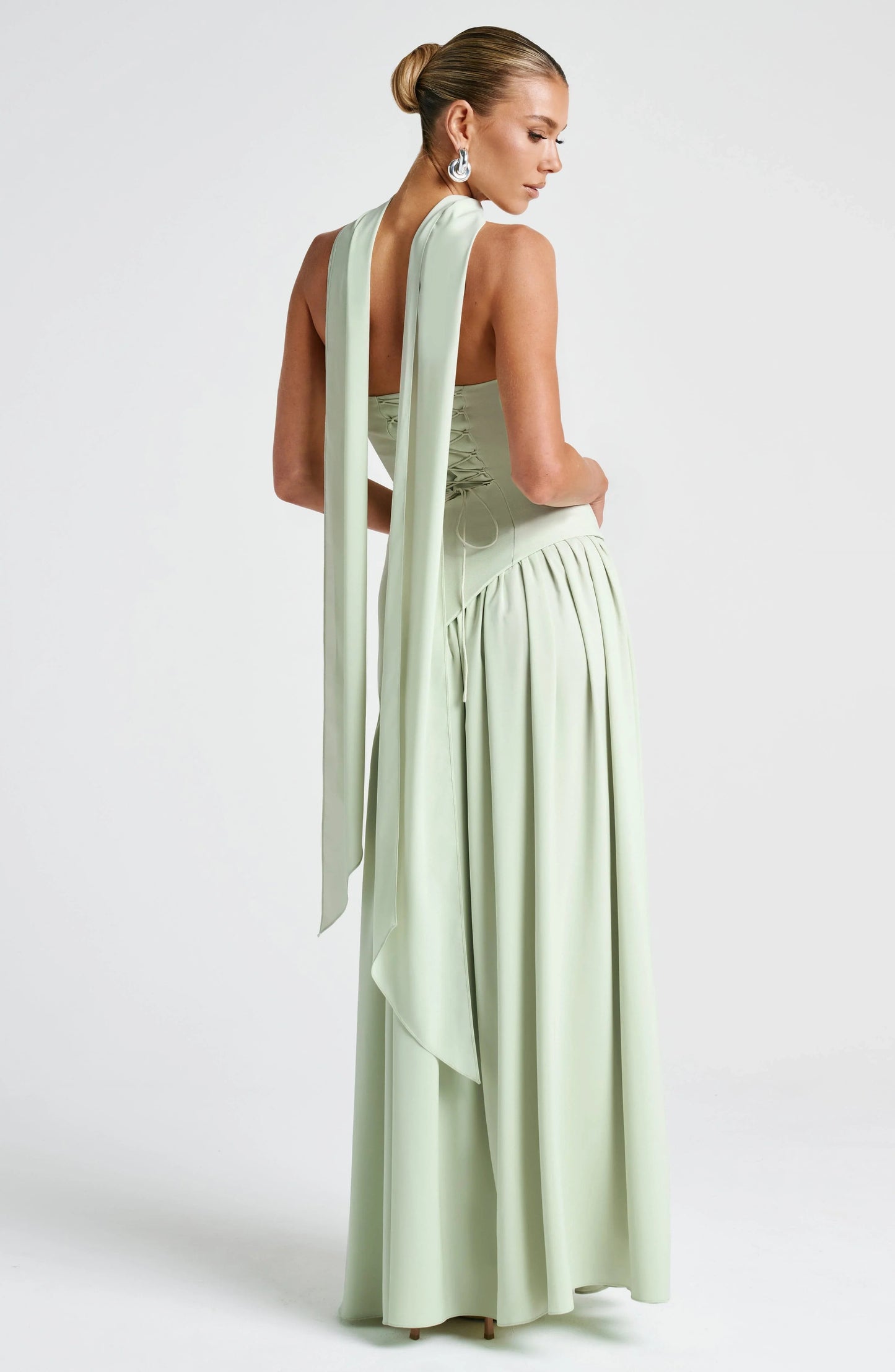 Robe longue femme en tissu léger, à col ras-du-cou et fente, parfaite pour les journées décontractées ou les sorties…