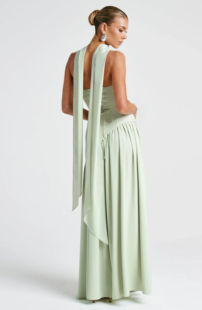 Robe longue femme en tissu léger, à col ras-du-cou et fente, parfaite pour les journées décontractées ou les sorties…