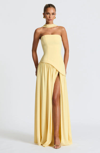 Robe longue femme à col ras-du-cou, en coton léger, avec fente élégante pour une silhouette aérienne et confortable.
