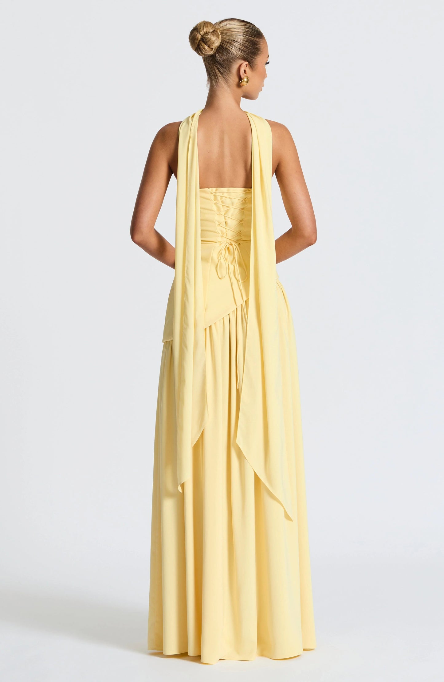 Robe longue femme en coton avec col ras-du-cou et fente sur le côté, idéale pour un look décontracté et élégant.