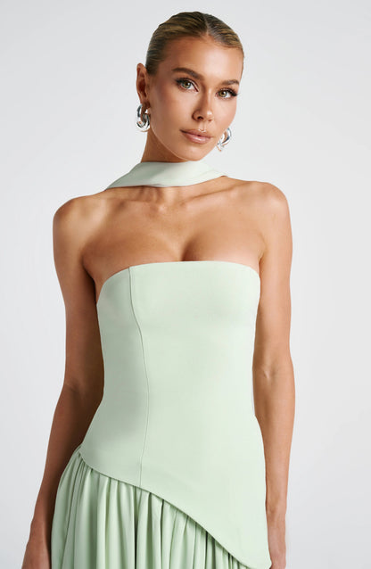 Robe longue femme en coton, col ras-du-cou, fente sur le côté, idéale pour un look décontracté.