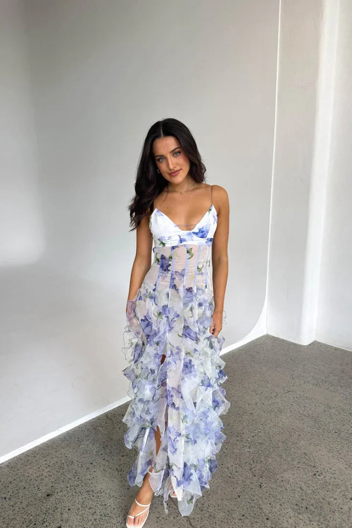 Robe maxi femme à bretelles fines, en coton léger, avec un motif floral coloré et une coupe fluide pour un confort optimal.