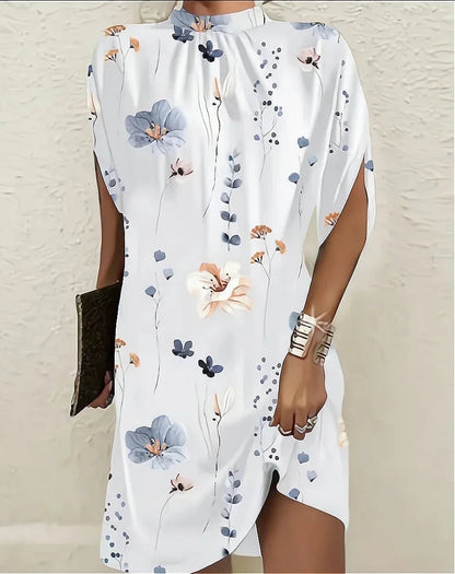 Robe courte en tissu léger, manches chauve-souris et col plissé, idéale pour les soirées, disponible en plusieurs couleurs.