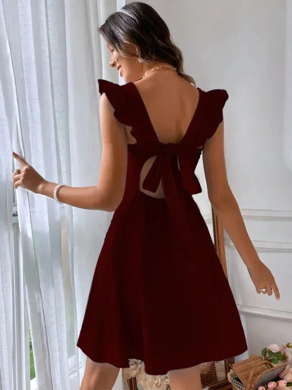 Robe courte évasée en coton léger, avec volants, manches à bretelles, parfaite pour les journées estivales. Plusieurs couleurs.
