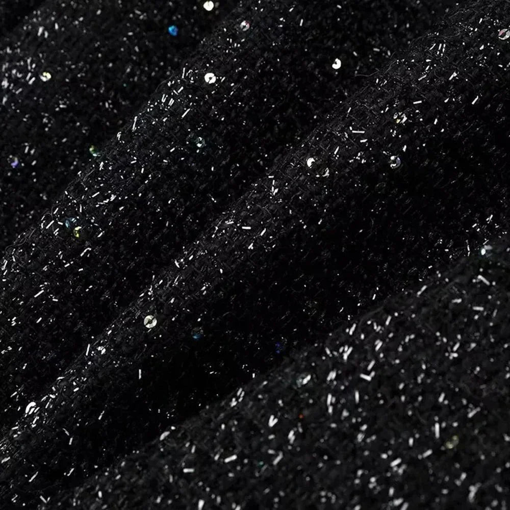Veste femme à paillettes, coupe ajustée, tissu léger, idéale pour des occasions élégantes.