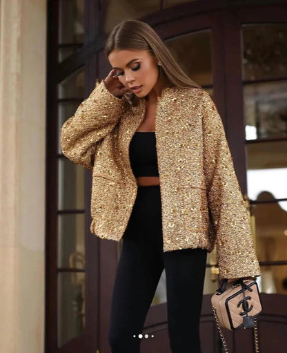 Veste femme dorée à paillettes, coupe ajustée et design élégant.